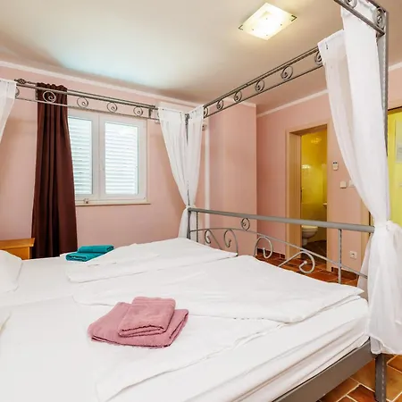 House Davorka * Supetarska Draga